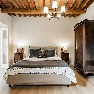  Apartment Cortile In Centro - Charm Heart Of